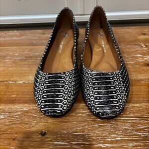 Antonio Melani Vintal Womens Ballet Flats Black/White Snakeskin Print-Size 5M